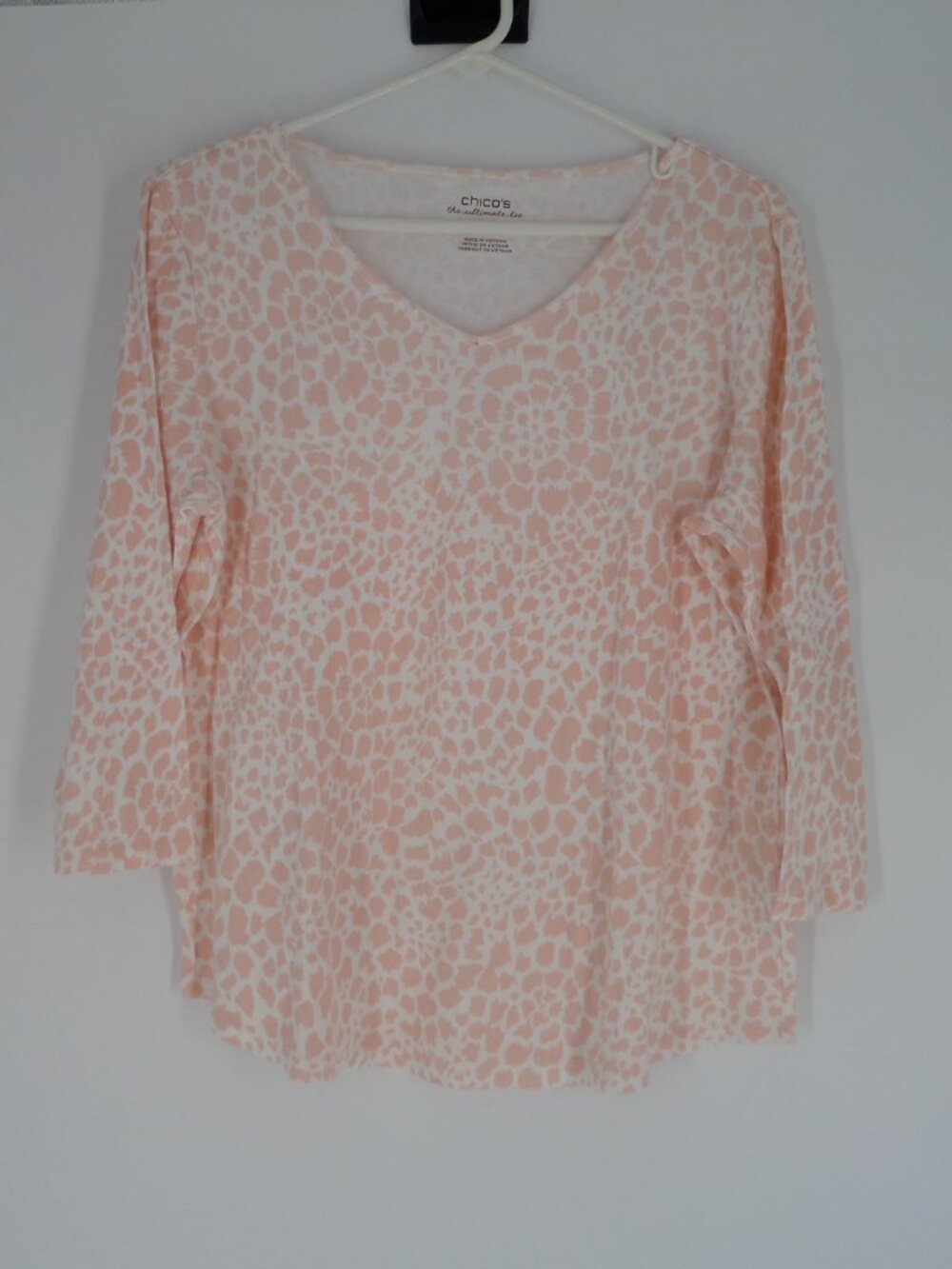 Chico's The Ultimate Tee Woman's 3/4 Sleeve Top Peach/White Color Size 2 US L